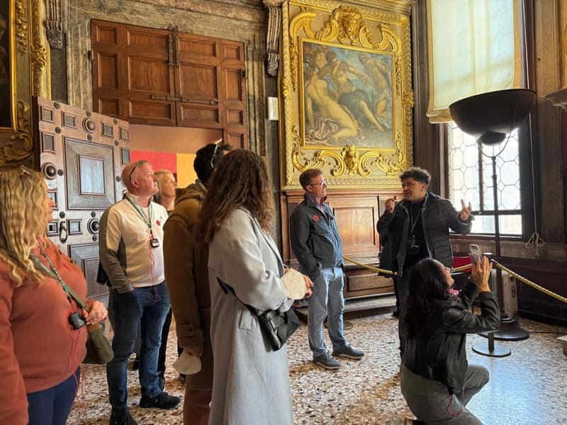 Venice: Doge Palace Guided Tour & Secret Itineraries Option - Venice in virtual reality