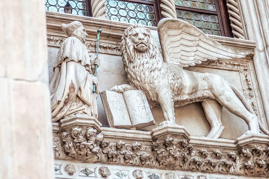 Venice: Doge's Palace and St. Mark's Basilica Tour - Starting at the political heart of Venice