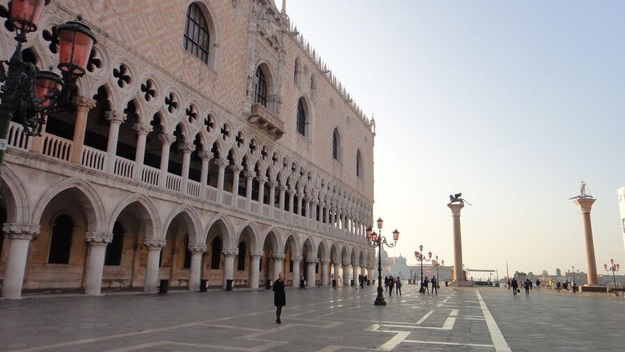 Venice: Doge's Palace, Bridge of Sighs & Prisons Guided Tour - Price, timing, and practical value