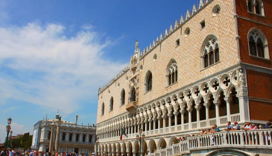 Venice: Doge's Palace, Bridge of Sighs & Prisons Guided Tour - Inside the New Prisons