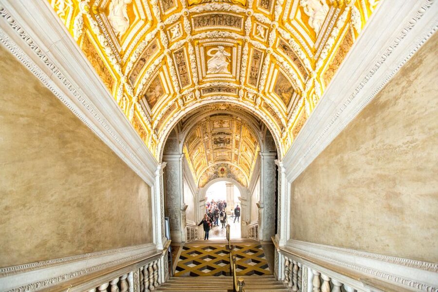 Venice: Doge's Palace Skip-the-Line Tour with Prisons - Gold Stairways and Venetian Painting