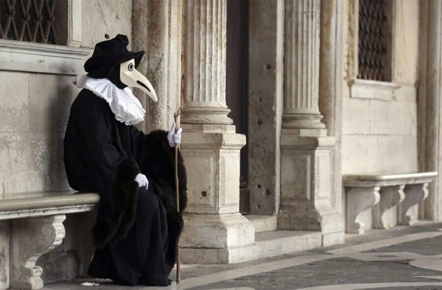 Venice: Ghost Tour to Rialto and San Marco Square - Venice after dark gives the stories room