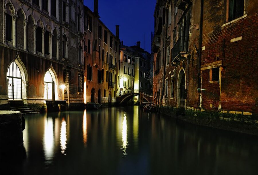 Venice: Ghost Tour to Rialto and San Marco Square - From San Marco Square into a quieter Venice