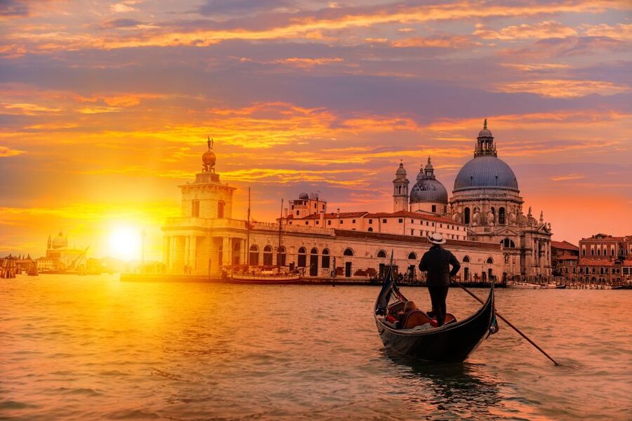 Venice: Gondola Tour under the Bridge of Sighs & Audio Guide - Why this short gondola ride works