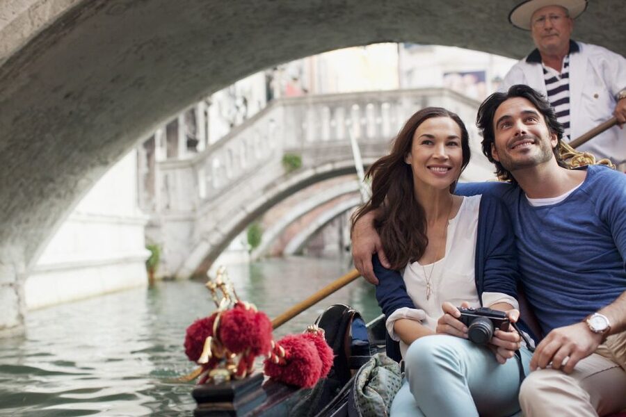 Venice: Grand Canal by Gondola with Live Commentary - What the 20-minute walking introduction adds