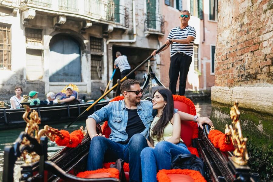 Venice: Grand Canal Gondola Ride with App Commentary - The Gondola Gallery explains the boat itself