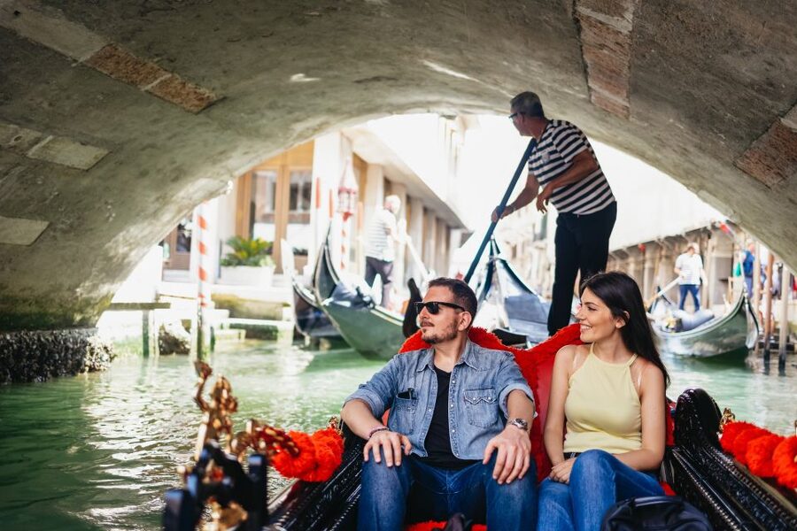 Venice: Grand Canal Gondola Ride with App Commentary - Shared gondola, private boat, or small group?