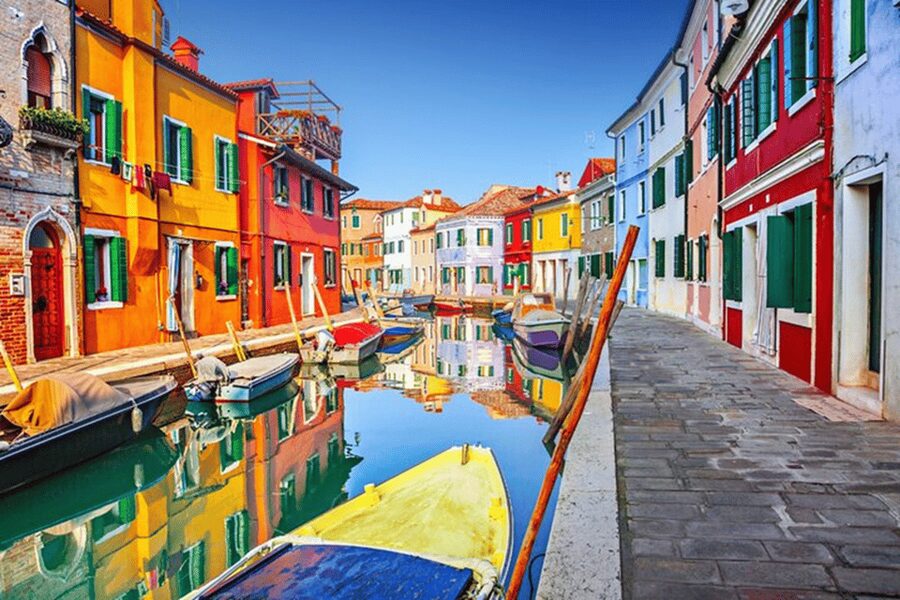 Venice Islands: Murano Glass & Burano Colors Guided Visit - Who will get the most from this tour