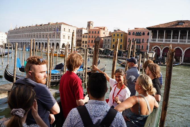 Venice Like a Local: Food, Wine & Spritz Tour with Traghetto Ride - Starting in Cannaregio with a Venetian aperitivo