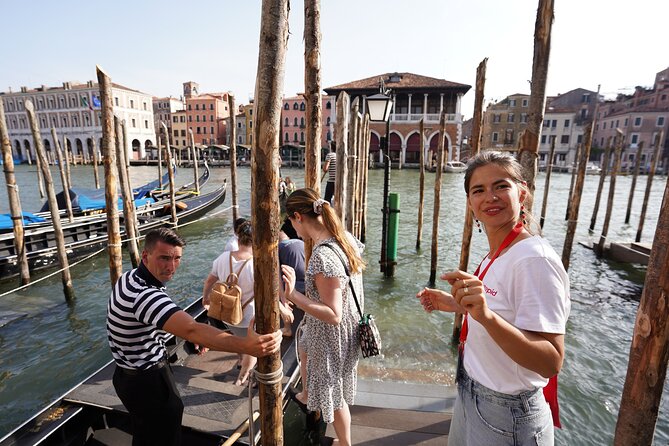 Venice Like a Local: Food, Wine & Spritz Tour with Traghetto Ride - Rialto Market, backstreets, and the Rialto Bridge