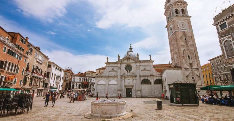 Venice: Morning Walking Tour - St. Mark’s Square, explained from the outside