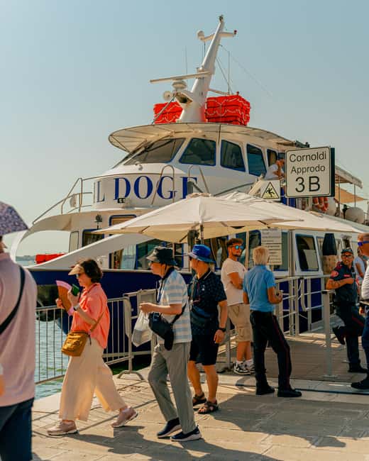 Venice: Murano and Burano Boat Tour with Glass Factory Visit - What the boat ride adds