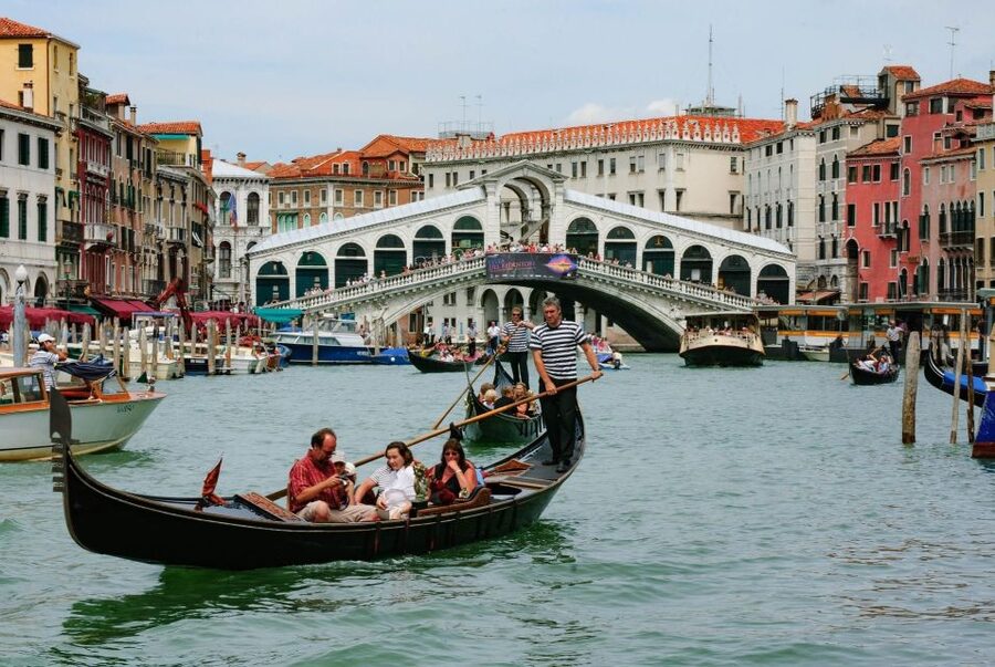 Venice: Private Gondola Cruise for up to 5 Passengers - What This Gondola Ride Actually Gives You