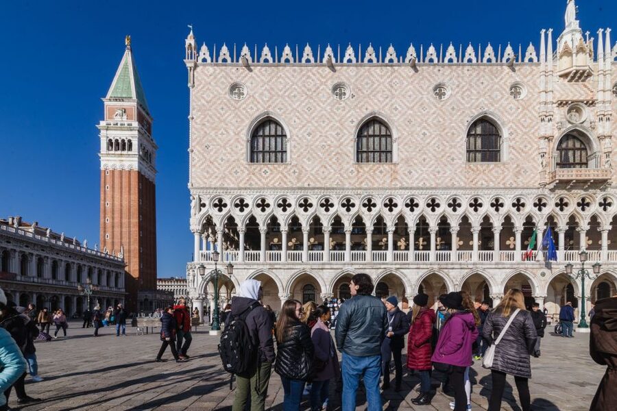 Venice: Rialto Bridge & Offbeat Unusual Venice Walking Tour - Timing, comfort, and practical planning