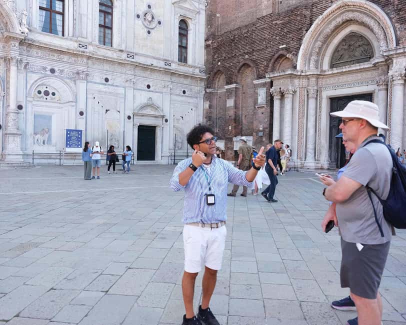Venice: Rialto Bridge & Offbeat Unusual Venice Walking Tour - Scala Contarini del Bovolo and Venice’s unusual architecture