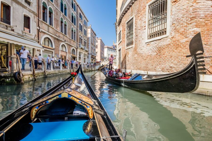 Venice: Shared Gondola Ride Across the Grand Canal - What the shared gondola is really like