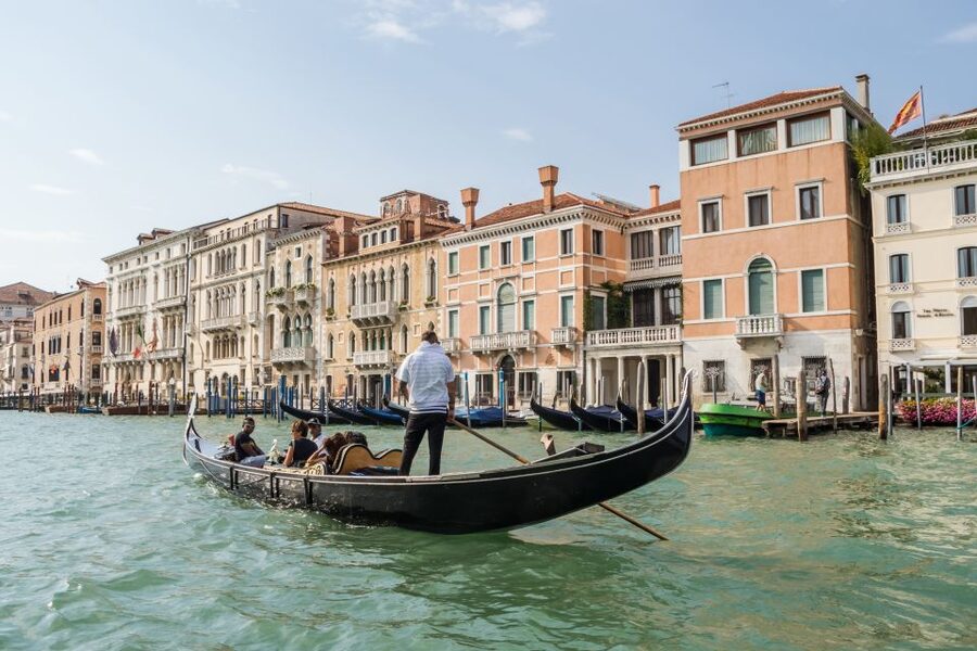 Venice: Shared Gondola Ride Across the Grand Canal - Timing, crowds, and the question of 30 minutes