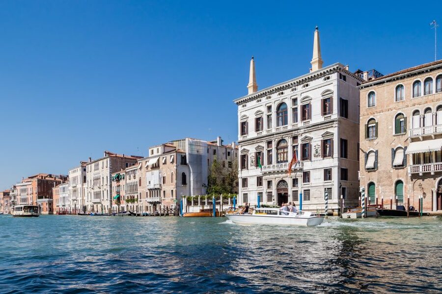 Venice: Shared Gondola Ride Across the Grand Canal - Who should book this ride?