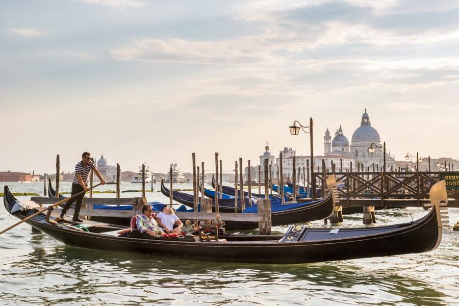 Venice: Shared Gondola Ride Across the Grand Canal - Should you book the shared gondola?