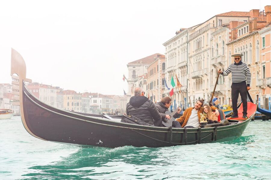 Venice: Shared Gondola Ride and Serenade - What the first minutes on the water feel like