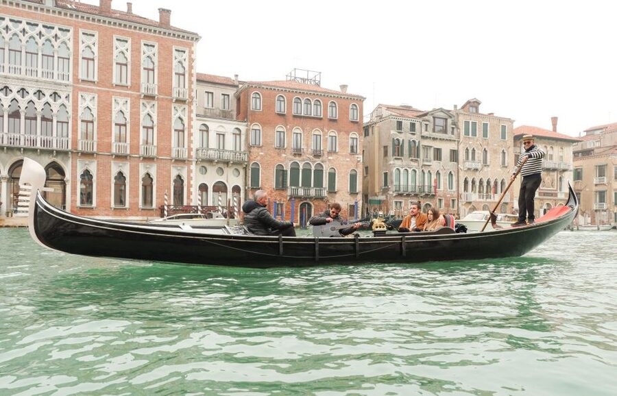 Venice: Shared Gondola Ride and Serenade - Santa Maria del Giglio and La Fenice Theatre