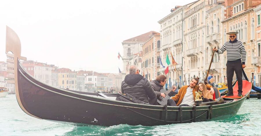 Venice: Shared Gondola Ride and Serenade - Finding the station beside the Gritti Palace