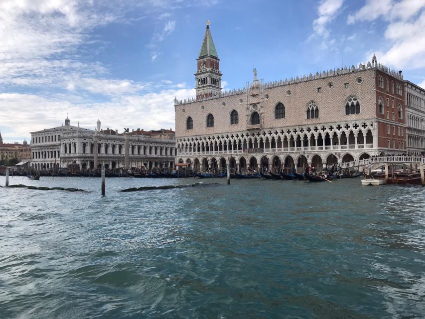 Venice: Sightseeing Tour with a Local expert - What the guide adds to the walk