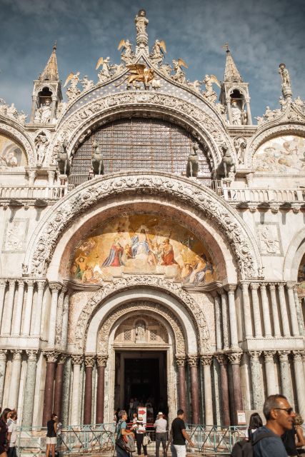 Venice: St. Mark's Basilica Skip-the-Line Entry & Audioguide - What the live guided option changes