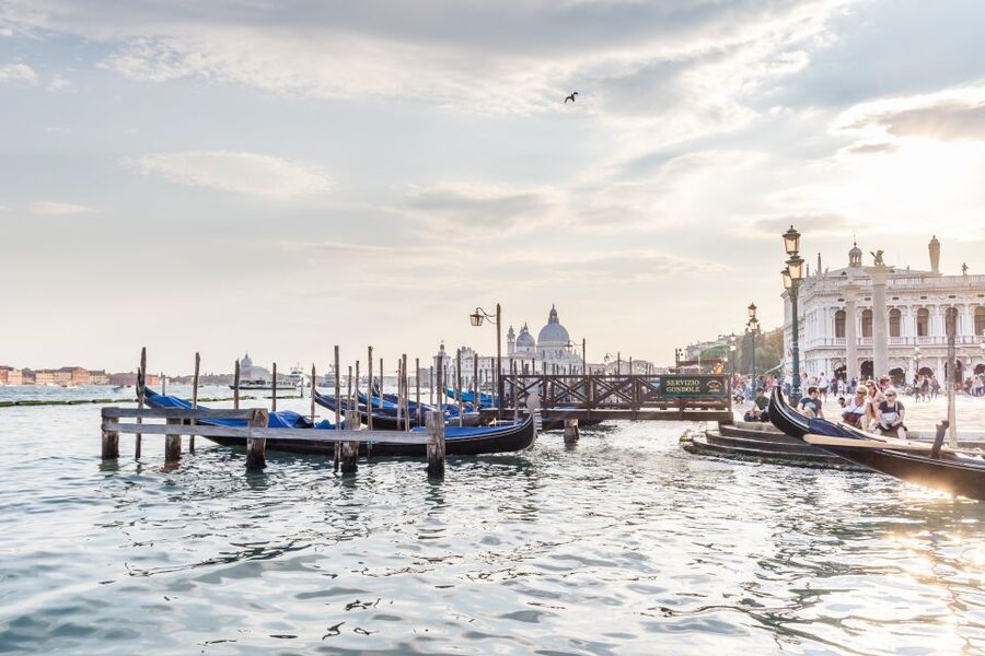 Venice: Traditional Shared Gondola Ride - Meeting near San Marco