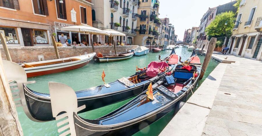 Venice: Traditional Shared Gondola Ride - Palaces, bridges, and the Bridge of Sighs