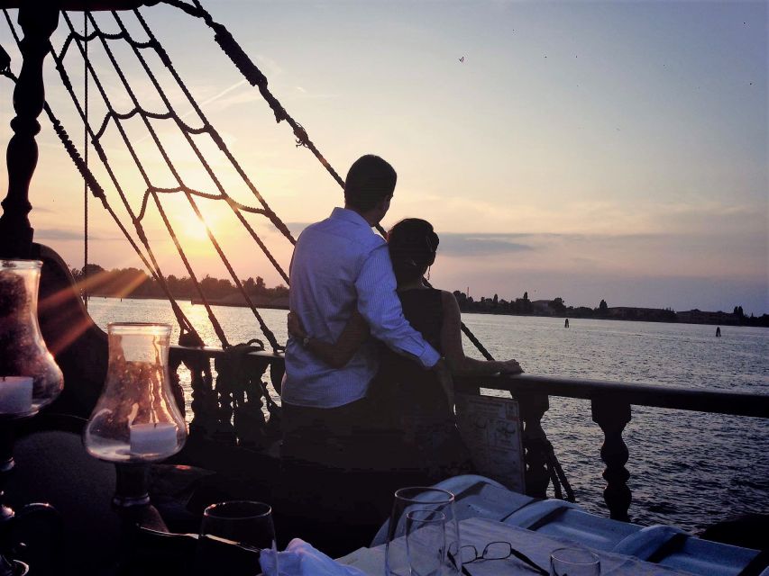 Venice: Venetian Lagoon Tour and Galleon Dinner - Who should book this Venetian Galleon dinner?