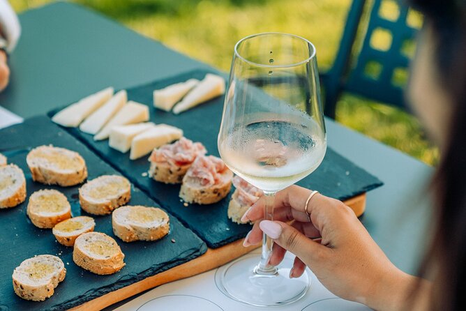 Wine and Food Tasting in the Vineyards in Lazise - Moving to red wines with Verona salami and cheese